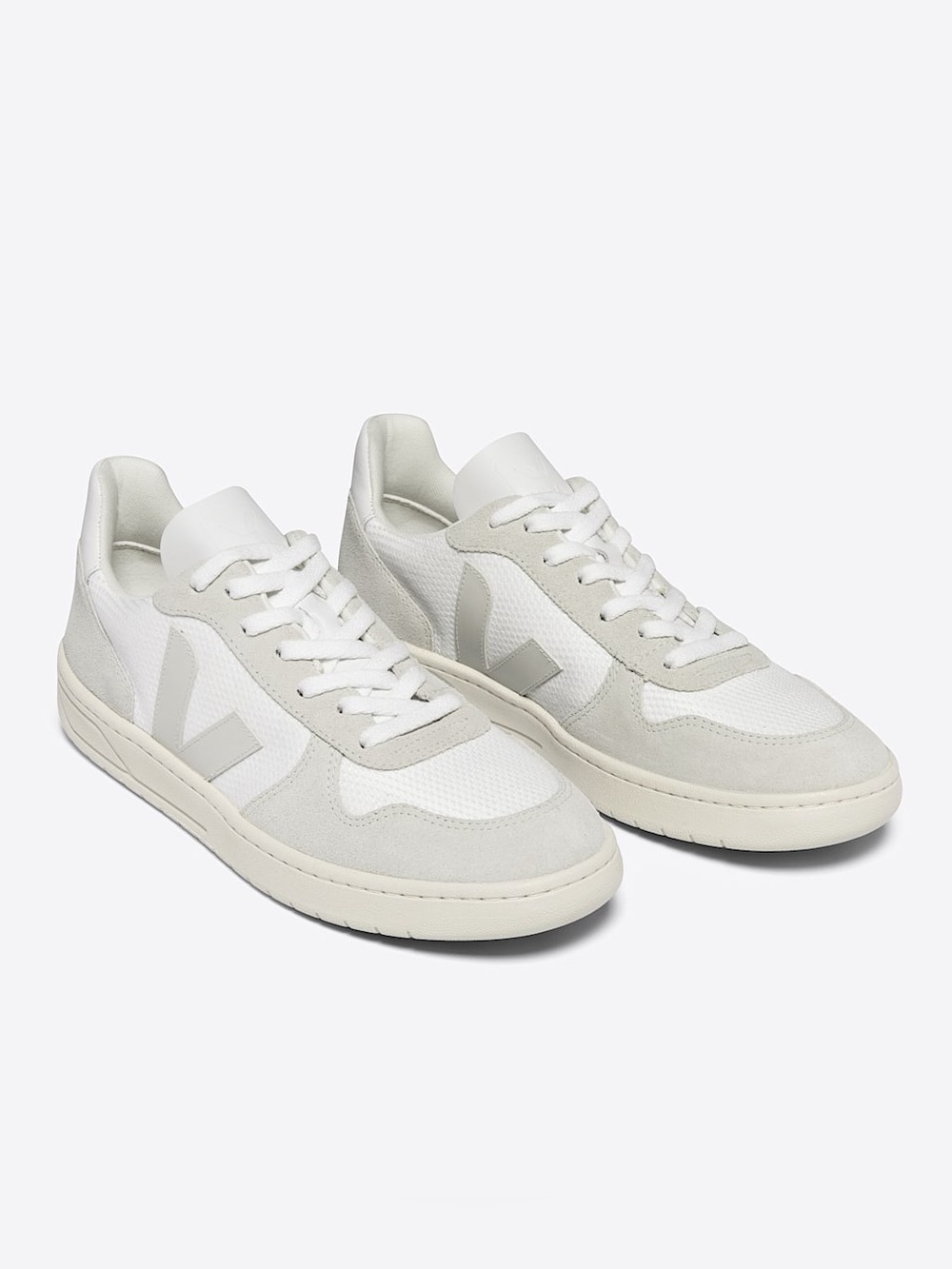 Veja men’s V-10 B-MESH WHITE NATURAL PIERRE size 11
